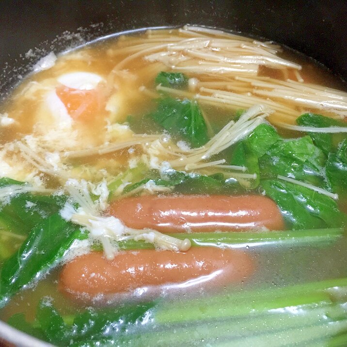簡単！小松菜えのき卵ソーセージ醤油鍋